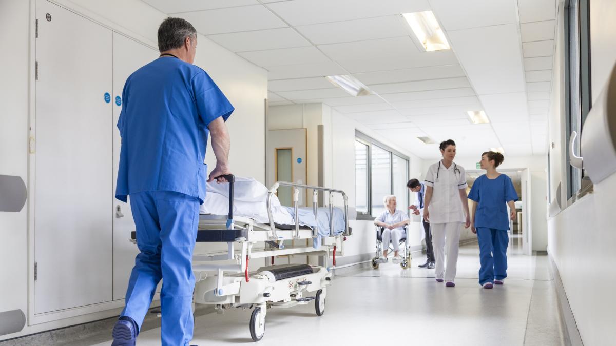 España es el quinto país de la UE con menos proporción de camas de hospital y población