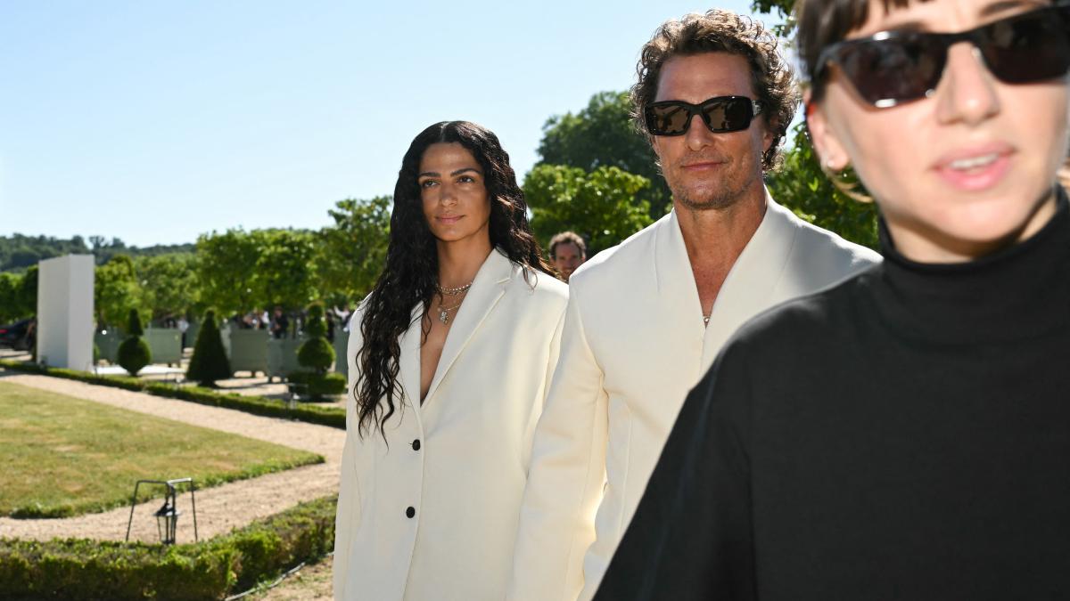 Matthew McConaughey y Camila Alves, entre los vips destacados del desfile de Jacquemus