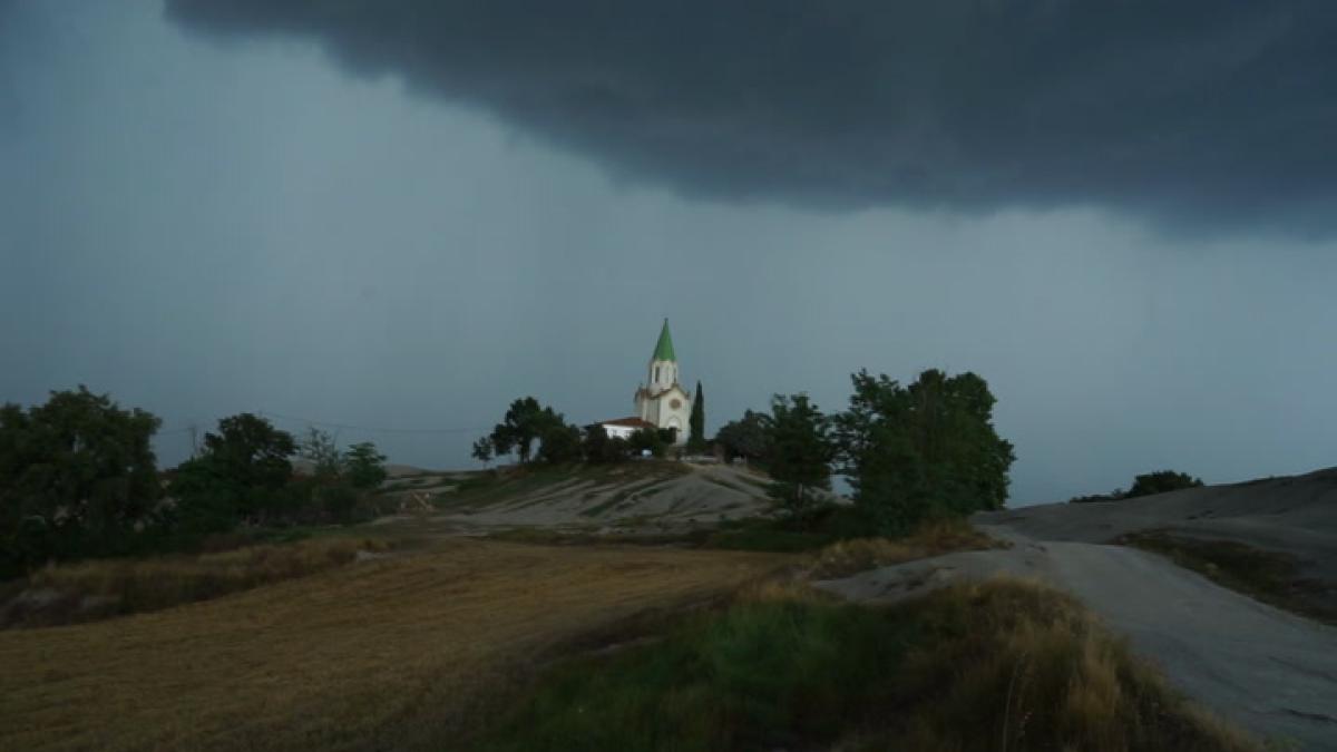 Relámpago en el santuario de Puig-agut